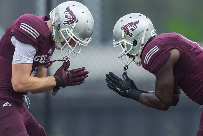 Gee-Gees break into the FRC&ndash;CIS Football Top 10 joining Western, Guelph and McMaster