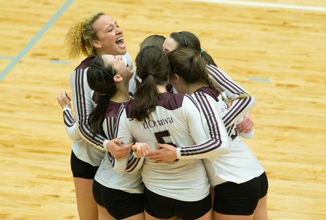 No. 7 Gee-Gees spoil No. 1 Varsity Blues perfect season in 5-set thriller